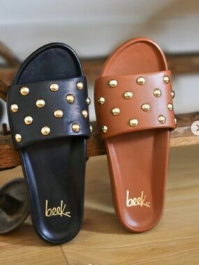 Beek Gallito Stud Leather Slide
Sandal tan women size 8 gently used
$290